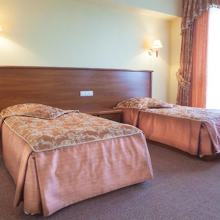 Hotel Przedwiosnie Маслов Екстериор снимка