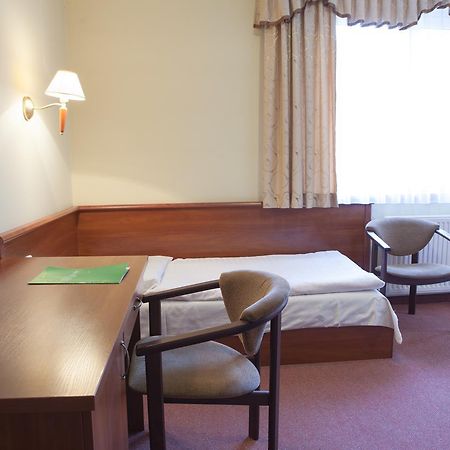 Hotel Przedwiosnie Маслов Екстериор снимка