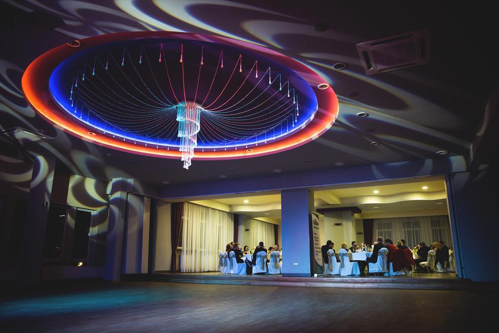 Hotel Przedwiosnie Маслов Екстериор снимка