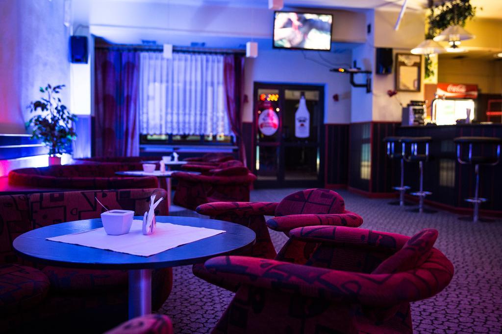 Hotel Przedwiosnie Маслов Екстериор снимка