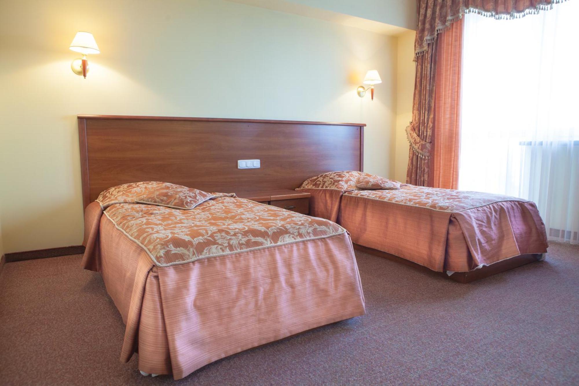 Hotel Przedwiosnie Маслов Екстериор снимка