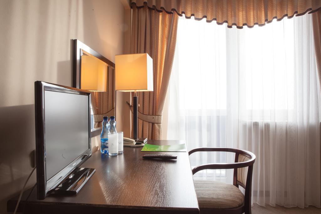 Hotel Przedwiosnie Маслов Екстериор снимка