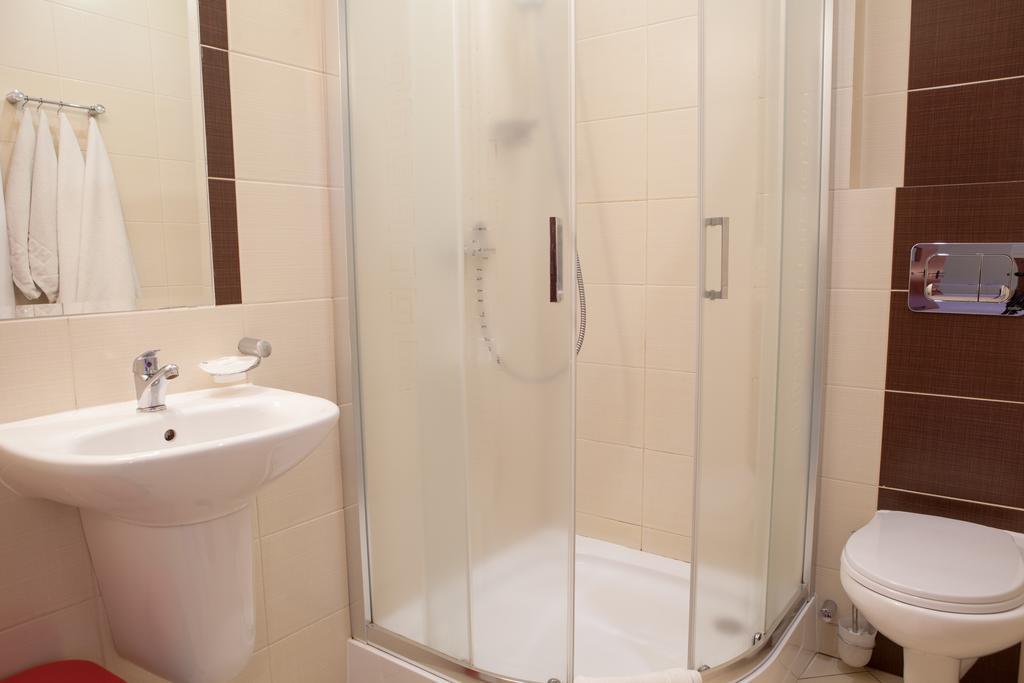 Hotel Przedwiosnie Маслов Екстериор снимка