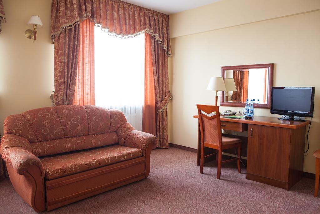 Hotel Przedwiosnie Маслов Екстериор снимка