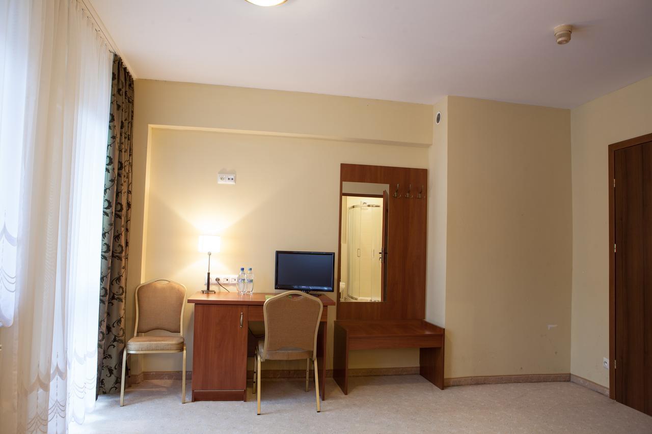 Hotel Przedwiosnie Маслов Екстериор снимка