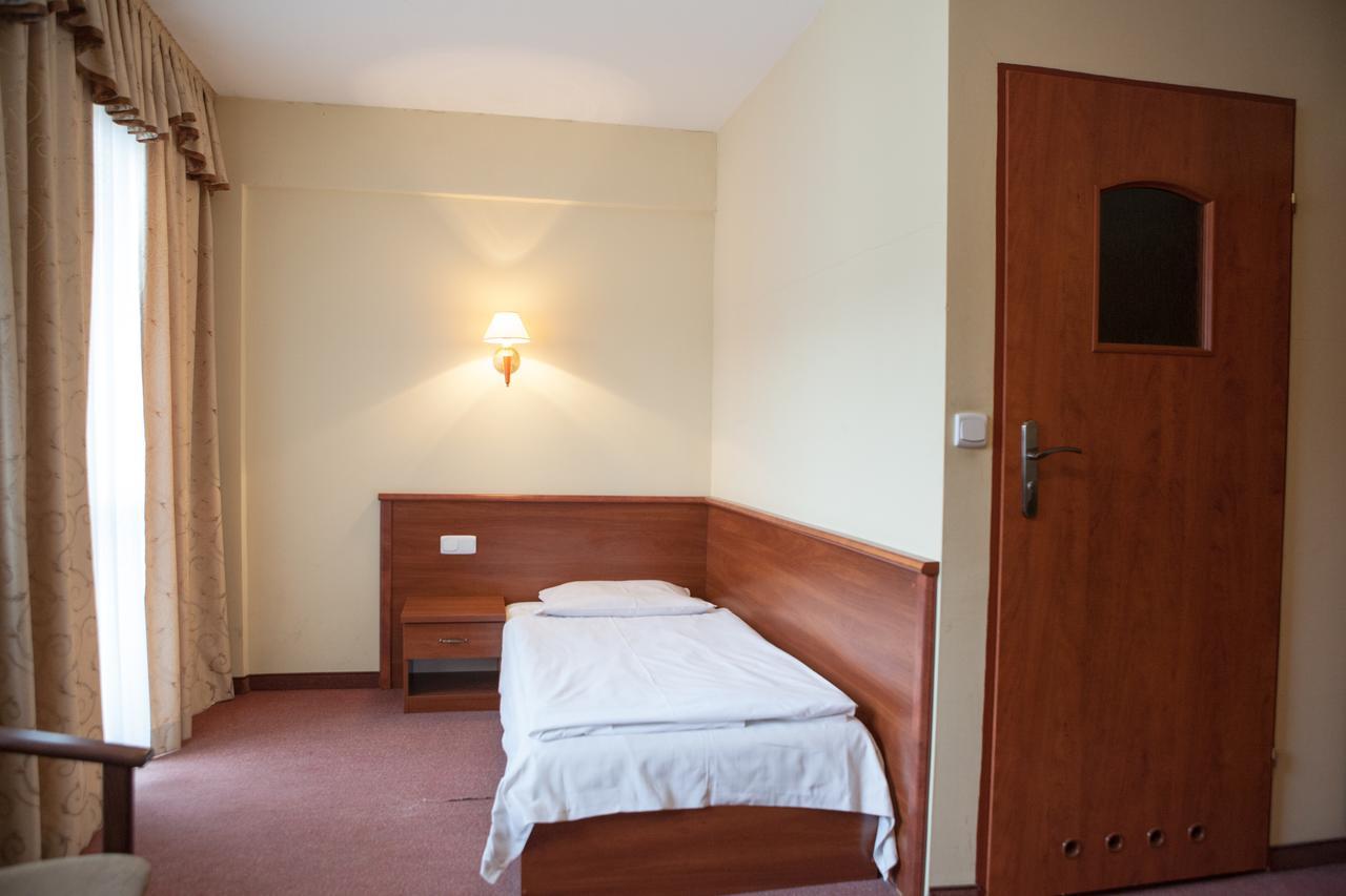 Hotel Przedwiosnie Маслов Екстериор снимка