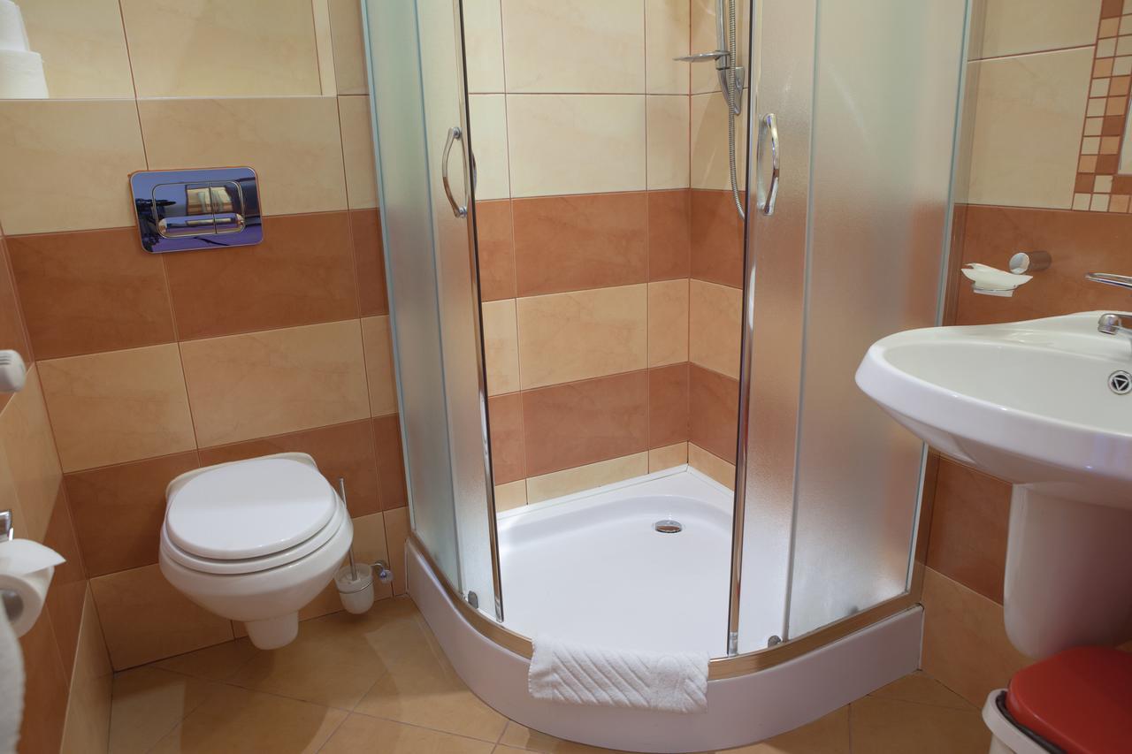 Hotel Przedwiosnie Маслов Екстериор снимка