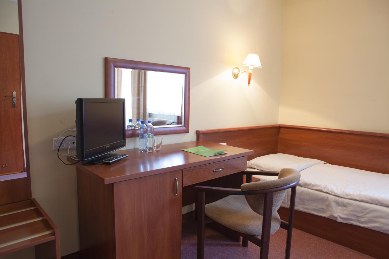 Hotel Przedwiosnie Маслов Екстериор снимка